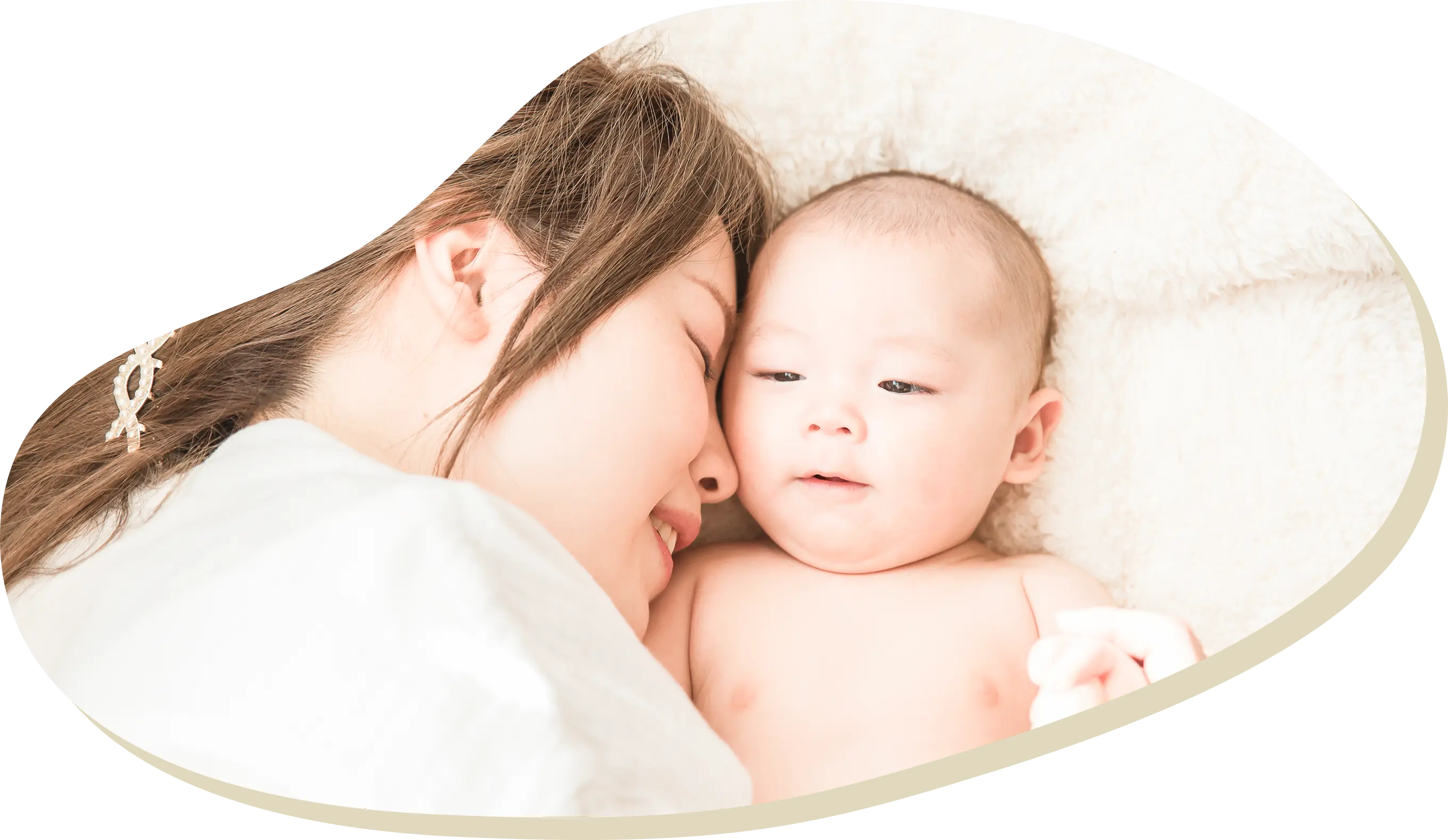 赤ちゃんをつつむママのイメージ